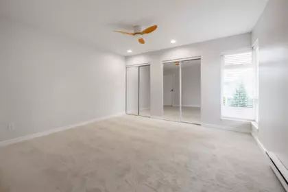 Entry Foyer Photo of 1 14251 18a Avenue, Surrey, BC