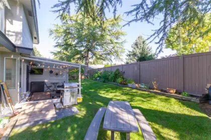Kitchen Photo of 1 14251 18a Avenue, Surrey, BC