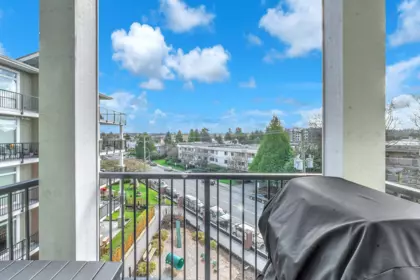 Guest Bathroom Photo of 410 20696 Eastleigh Crescent, Langley, BC