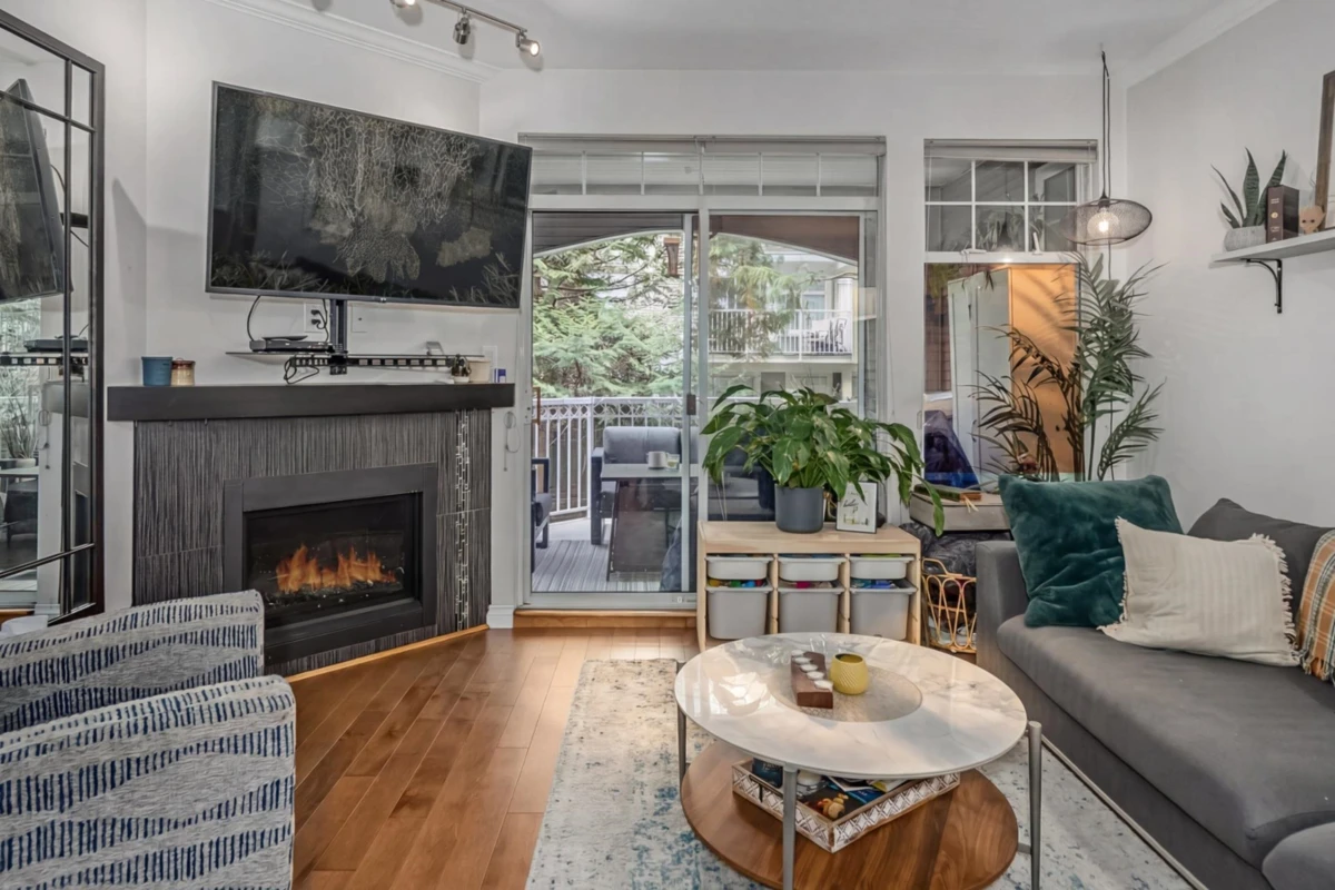 Family Room Photo of 112 5677 208 Street, Langley, BC