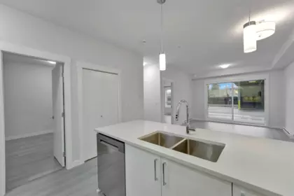 Kitchen Photo of 104 33886 Pine Street, Abbotsford, BC