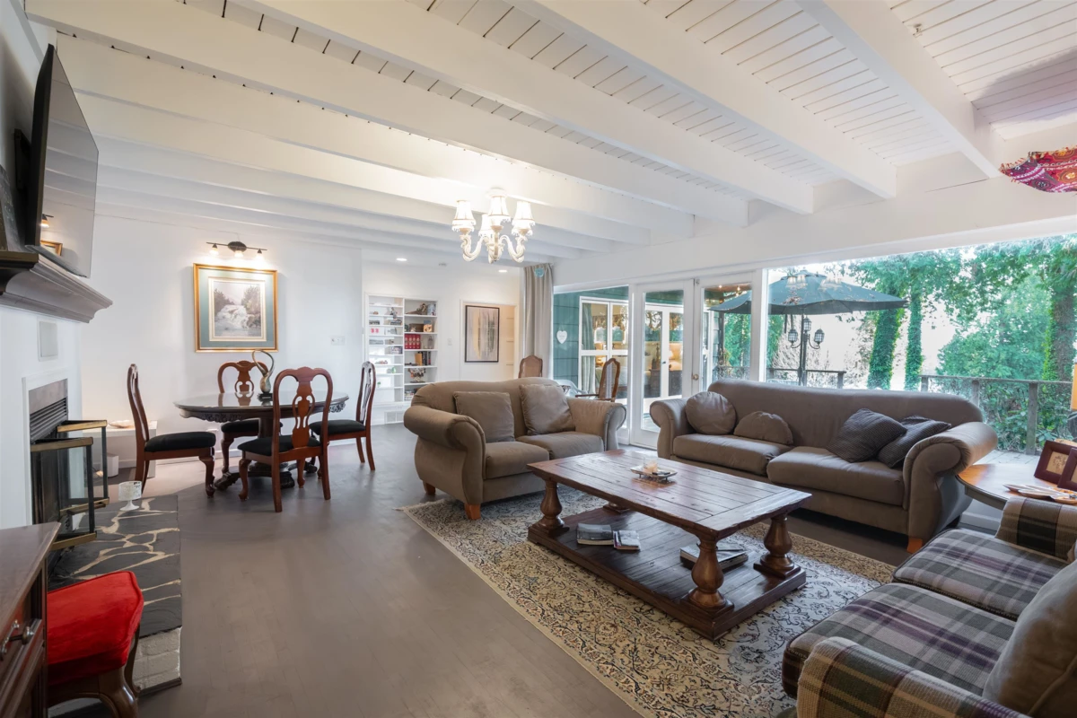 Family Room Photo of 1372 Ottawa Avenue, West Vancouver, BC