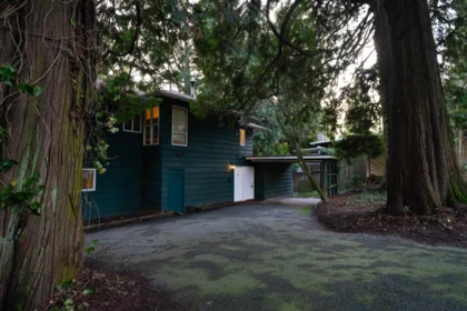 Swimming Pool Photo of 1372 Ottawa Avenue, West Vancouver, BC