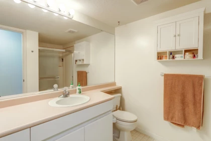 Basement Recreation Room Photo of 210 14980 101a Avenue, Surrey, BC
