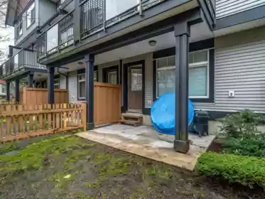 Front Yard Photo of 146 6299 144 Street, Surrey, BC