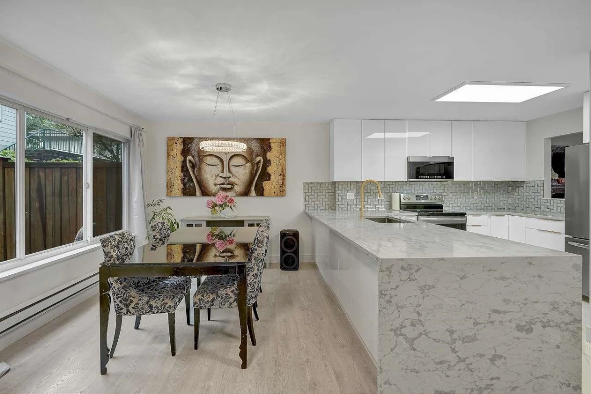 Family Room Photo of 144 Shoreline Circle, Port Moody, BC