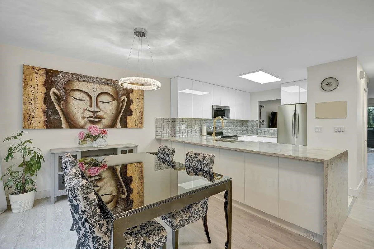 Living Room Photo of 144 Shoreline Circle, Port Moody, BC
