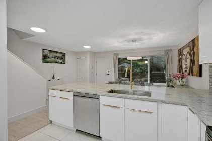 Kitchen Photo of 144 Shoreline Circle, Port Moody, BC