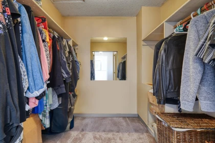 Hallway Photo of 496 Glenbrook Drive, New Westminster, BC