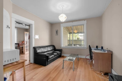 Kitchen Photo of 2703 Ward Street, Vancouver, BC