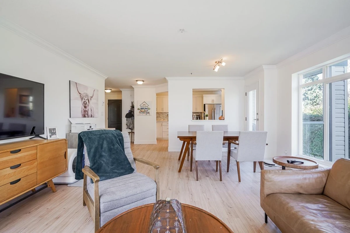 Dining Area Photo of 208 32075 George Ferguson Way, Abbotsford, BC