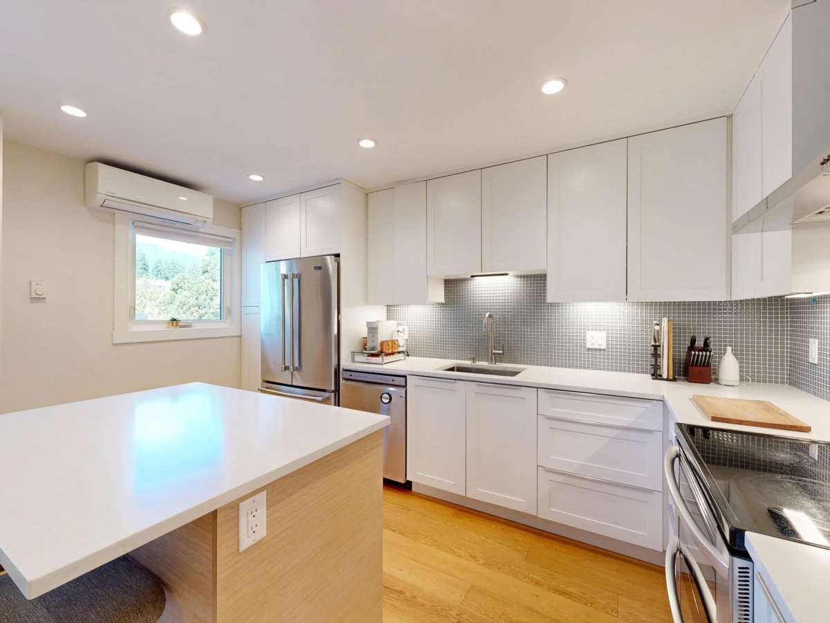 Dining Area Photo of 304 1528 Bowser Avenue, North Vancouver, BC