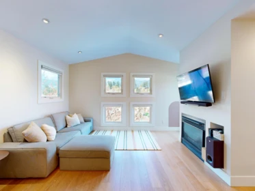 Breakfast Nook Photo of 304 1528 Bowser Avenue, North Vancouver, BC
