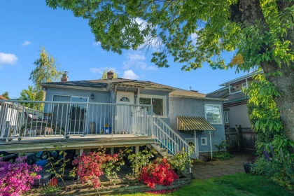 Staircase Photo of 275 W King Edward Avenue, Vancouver, BC