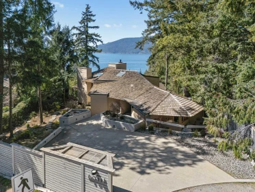 Swimming Pool Photo of 6011 Eagleridge Drive, West Vancouver, BC