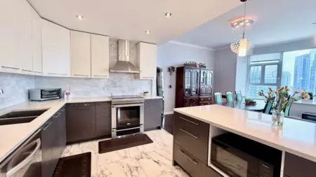 Kitchen Island Photo of 2500 6521 Bonsor Avenue, Burnaby, BC