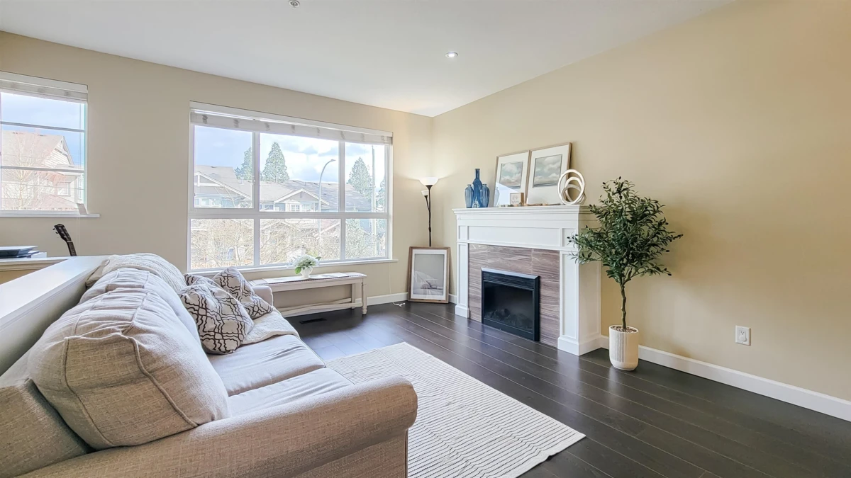 Living Room Photo of 4 7059 210 Street, Langley, BC