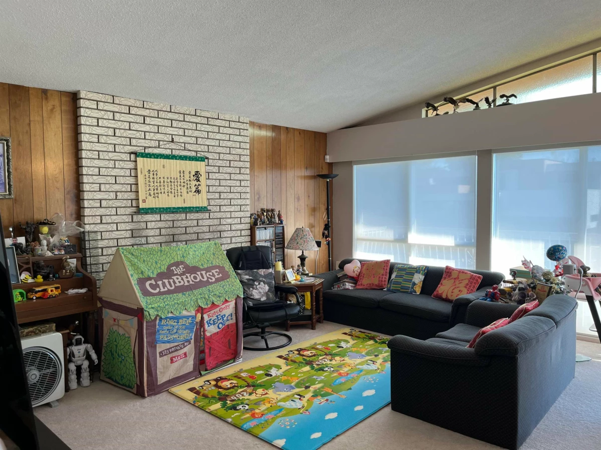 Living Room Photo of 3351 Bentinck Place, Richmond, BC
