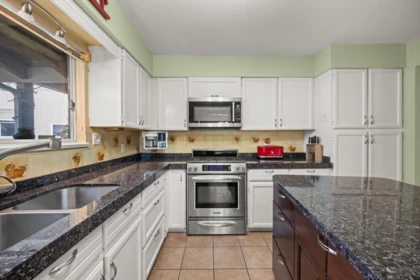 Kitchen Island Photo of 5715 132 Street, Surrey, BC