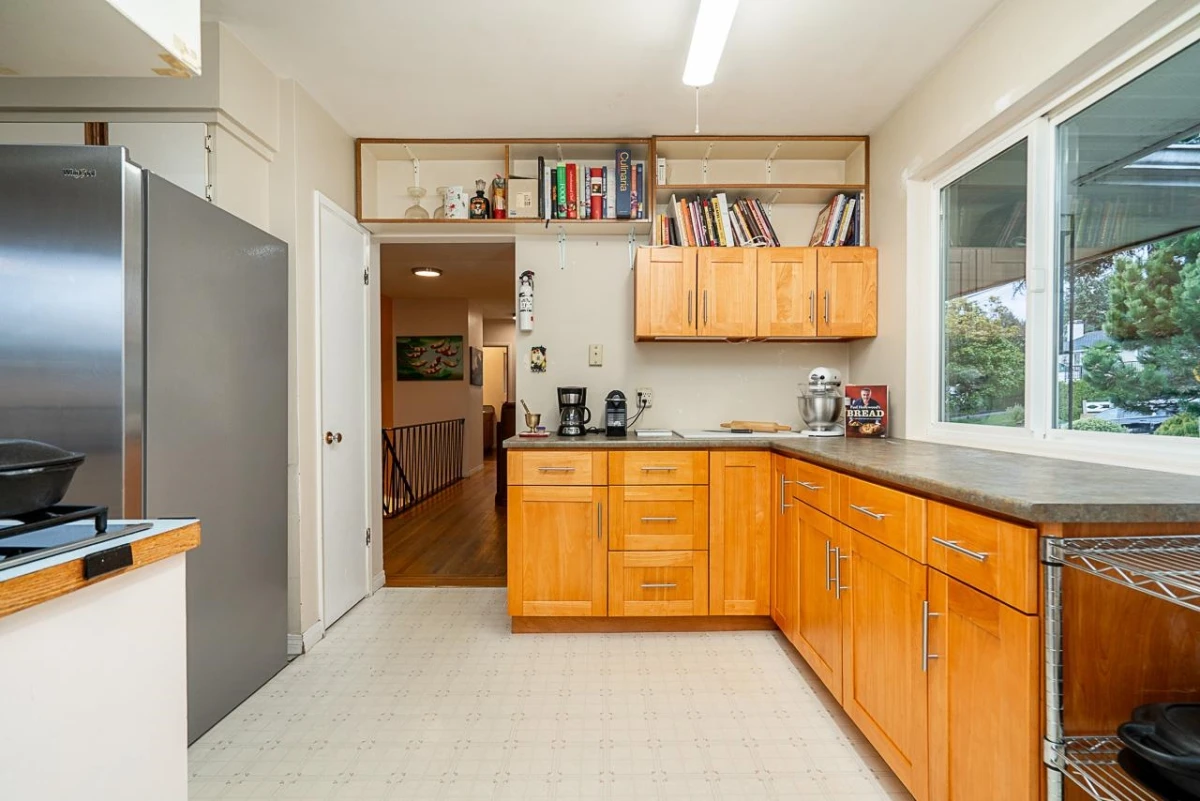 Dining Area Photo of 320 Seaforth Crescent, Coquitlam, BC