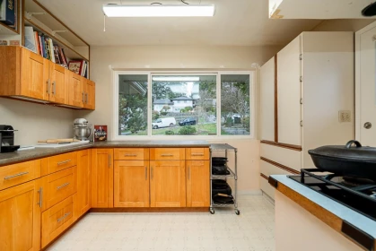 320 Seaforth Crescent, Coquitlam, BC, Coquitlam — Single Family Residence for sale