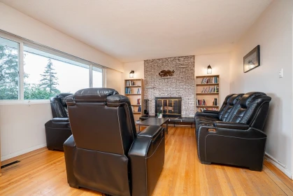 Kitchen Island Photo of 320 Seaforth Crescent, Coquitlam, BC