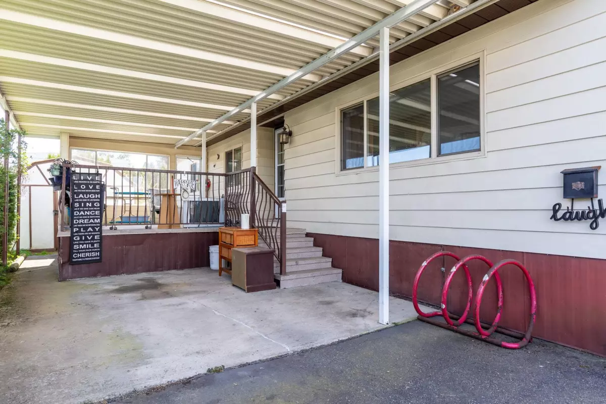 Family Room Photo of 60 8254 134 Street, Surrey, BC