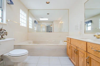 Guest Bathroom Photo of 927 E 50th Avenue, Vancouver, BC