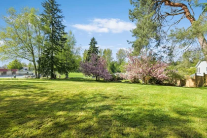 Garden / Landscaping Photo of 8551 Bannister Drive, Mission, BC