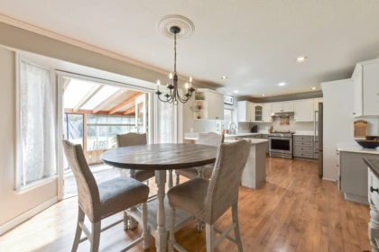Kitchen Island Photo of 8551 Bannister Drive, Mission, BC