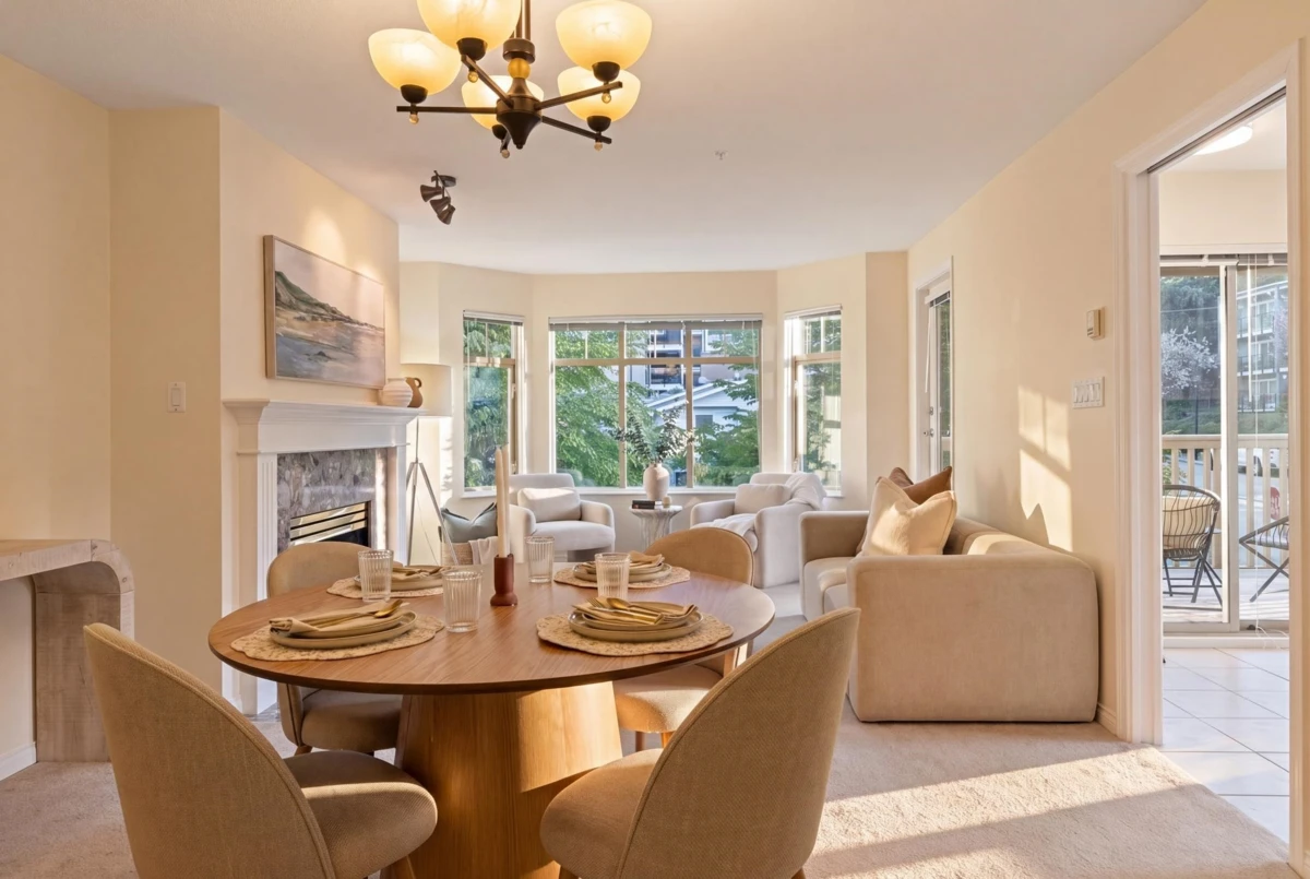 Family Room Photo of 405 2059 Chesterfield Avenue, North Vancouver, BC