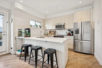 205 7180 Barnet Road, Burnaby, BC, Burnaby — Townhouse for sale