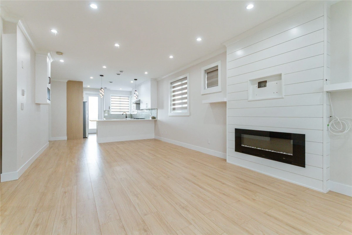 Dining Area Photo of 101 954 Edgar Avenue, Coquitlam, BC