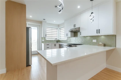 Kitchen Island Photo of 101 954 Edgar Avenue, Coquitlam, BC