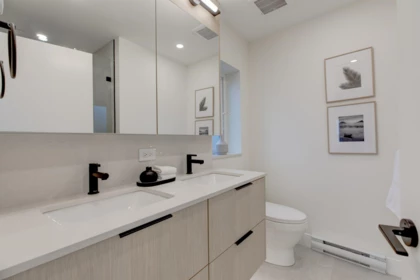 Powder Room Photo of 4 339 Keary Street, New Westminster, BC