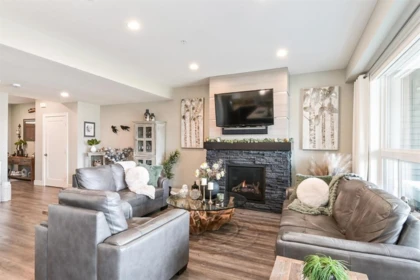 Kitchen Island Photo of 21 43685 Chilliwack Mountain Road, Chilliwack, BC