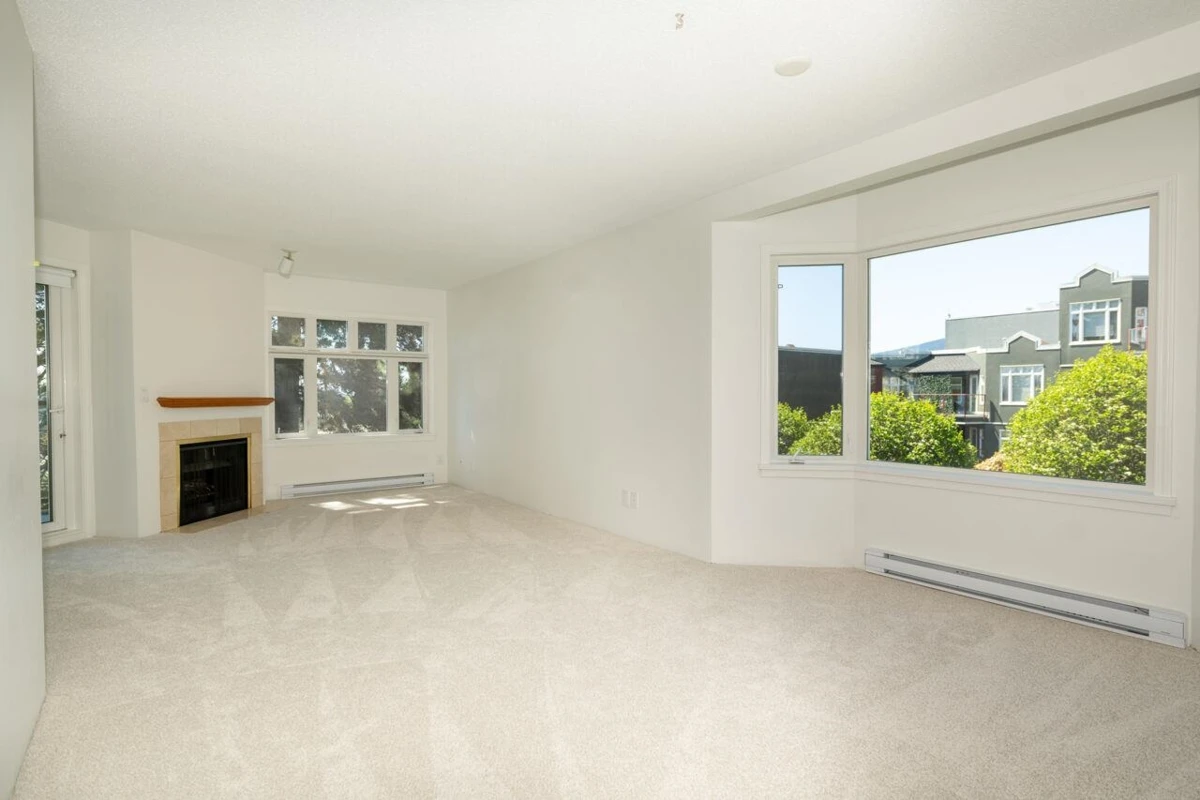 Family Room Photo of 322 121 W 29 Street, North Vancouver, BC