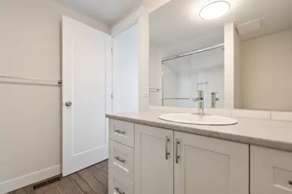 Guest Bathroom Photo of 39 9055 Ashwell Road, Chilliwack, BC