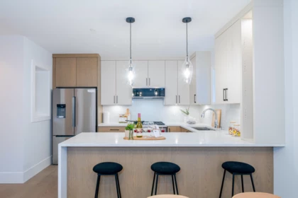 Kitchen Photo of 1 2735 W 8th Avenue, Vancouver, BC