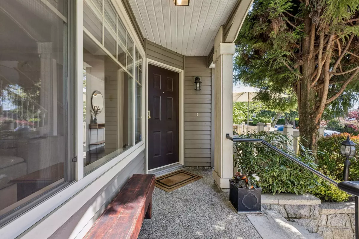 Family Room Photo of 3 222 E 5th Street, North Vancouver, BC