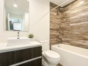 Primary Bathroom Photo of 1408 1888 Gilmore Avenue, Burnaby, BC