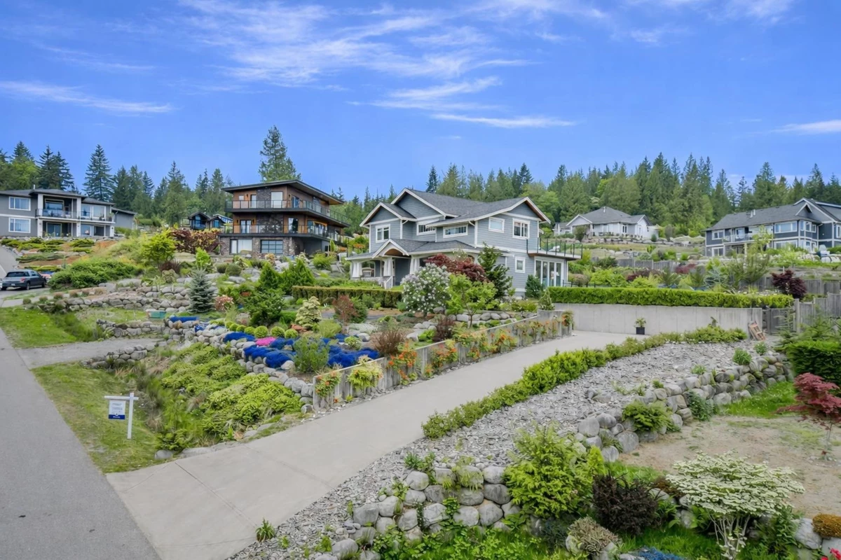 Family Room Photo of 791 Courtney Road, Gibsons, BC