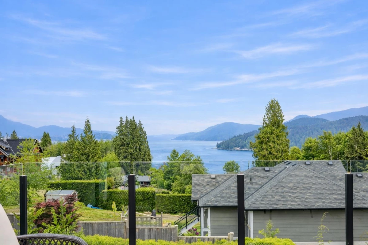 Living Room Photo of 791 Courtney Road, Gibsons, BC