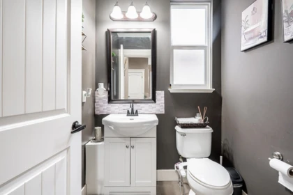 Guest Bathroom Photo of 14548 60 Avenue, Surrey, BC