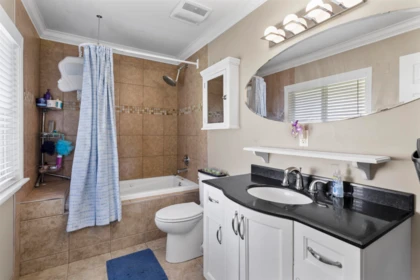 Guest Bathroom Photo of 1419 Austin Avenue, Coquitlam, BC