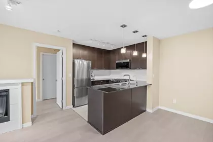 Kitchen Island Photo of 1508 39 Sixth Street, New Westminster, BC