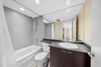 Powder Room Photo of 1508 39 Sixth Street, New Westminster, BC