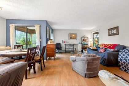 Kitchen Island Photo of 311 1520 Vidal Street, White Rock, BC
