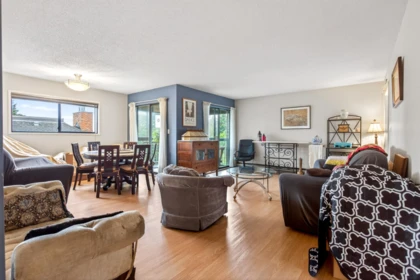 Kitchen Photo of 311 1520 Vidal Street, White Rock, BC