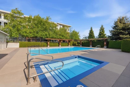 Front Yard Photo of 304 15137 33 Avenue, Surrey, BC